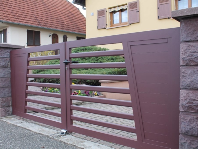 Portail en aluminium sur mesure avec barreaux horizontaux