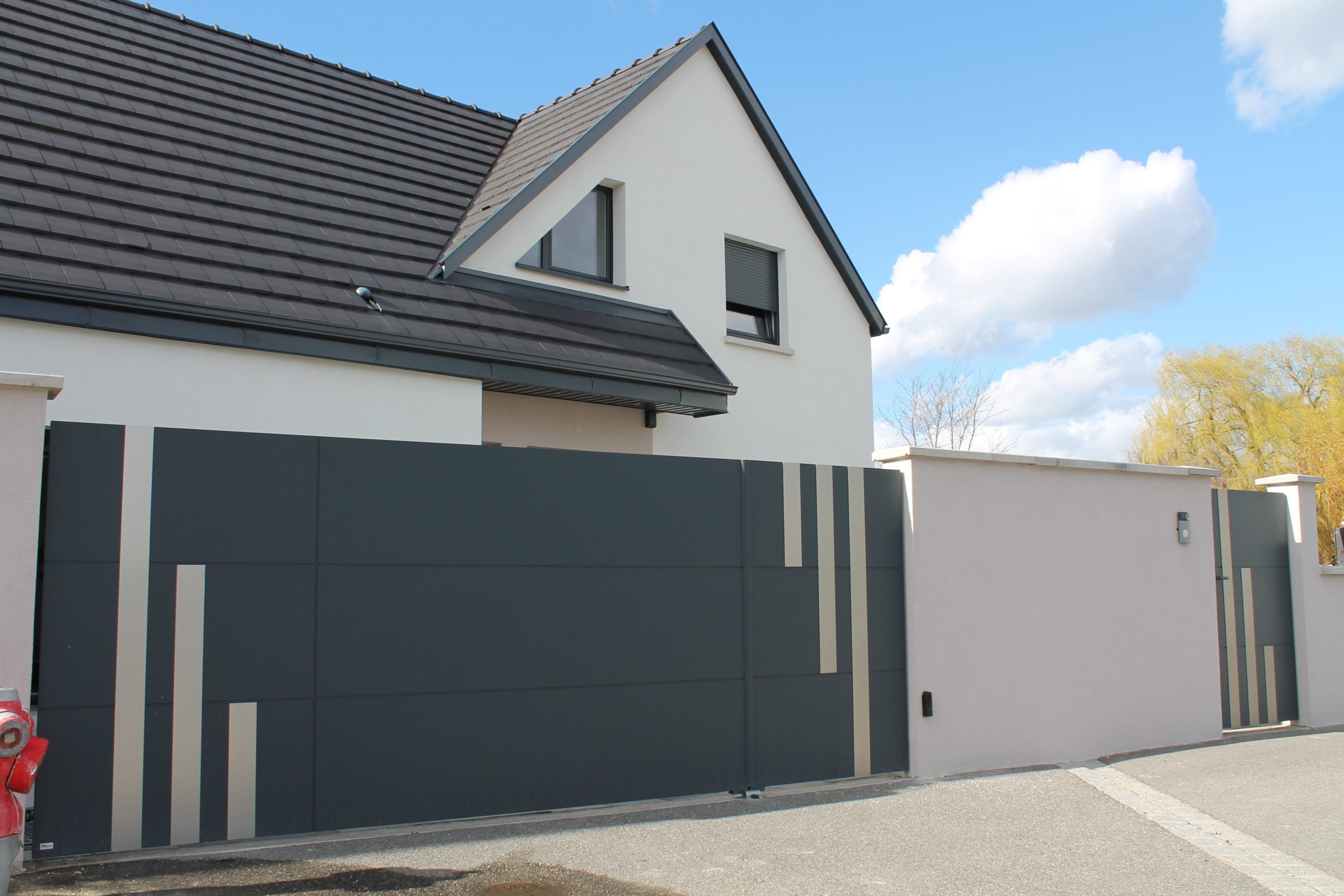 Porail en aluminium sur mesure SELECT et portillon avec des décors