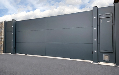 Fabricant de portails aluminium plein